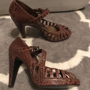 BCBGirls Brown Snakeskin platform heels SZ 9B